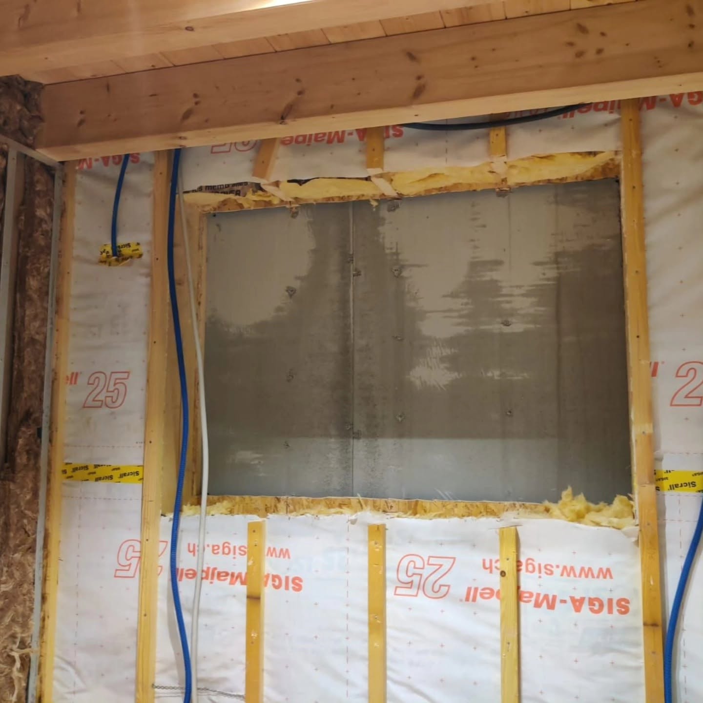 Entreprise de menuiserie - Installation de fenêtres, portes et fermetures<br />
