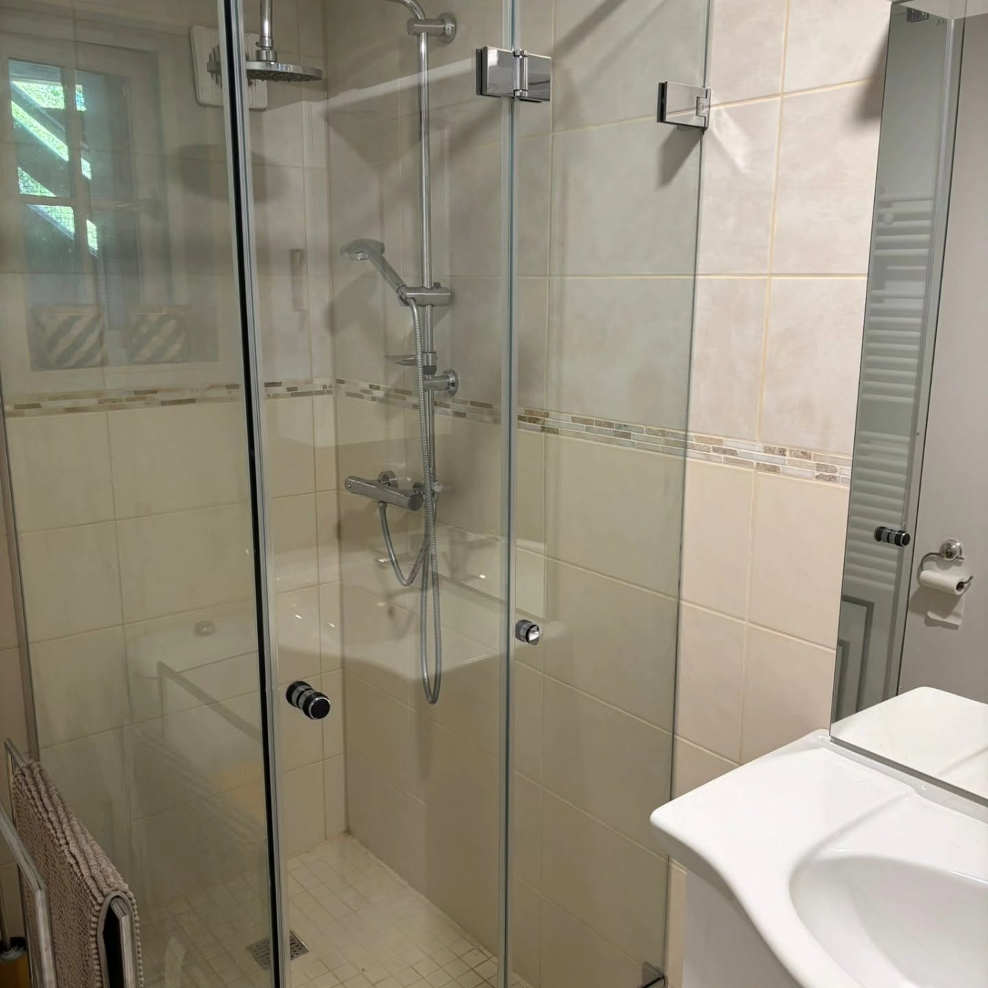 Remplacement de vitrage - Remplacement sur fenêtres, baies, portes vitrées et vitrines<br />
